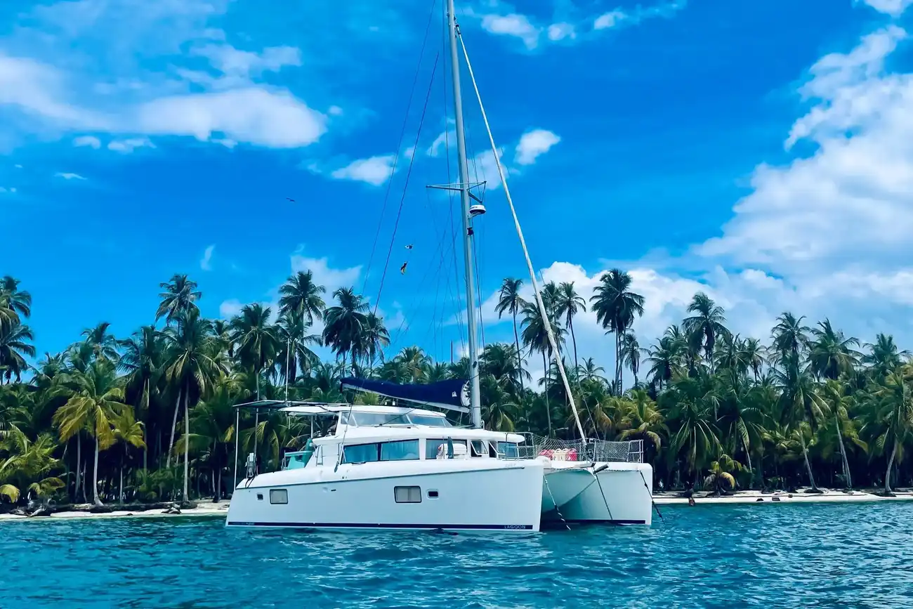 Lagoon 420 HH Sound Waves