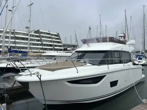 Jeanneau Velasco 37F