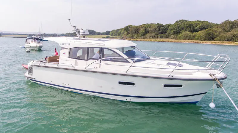 Nimbus 305 Coupe comfort elegance and style