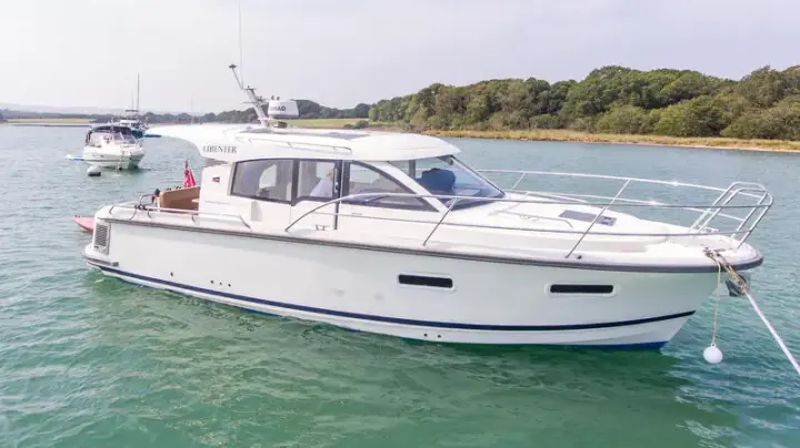 Nimbus 305 Coupe comfort elegance and style