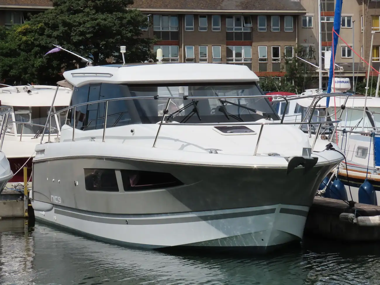 Jeanneau NC 9 Sunflower