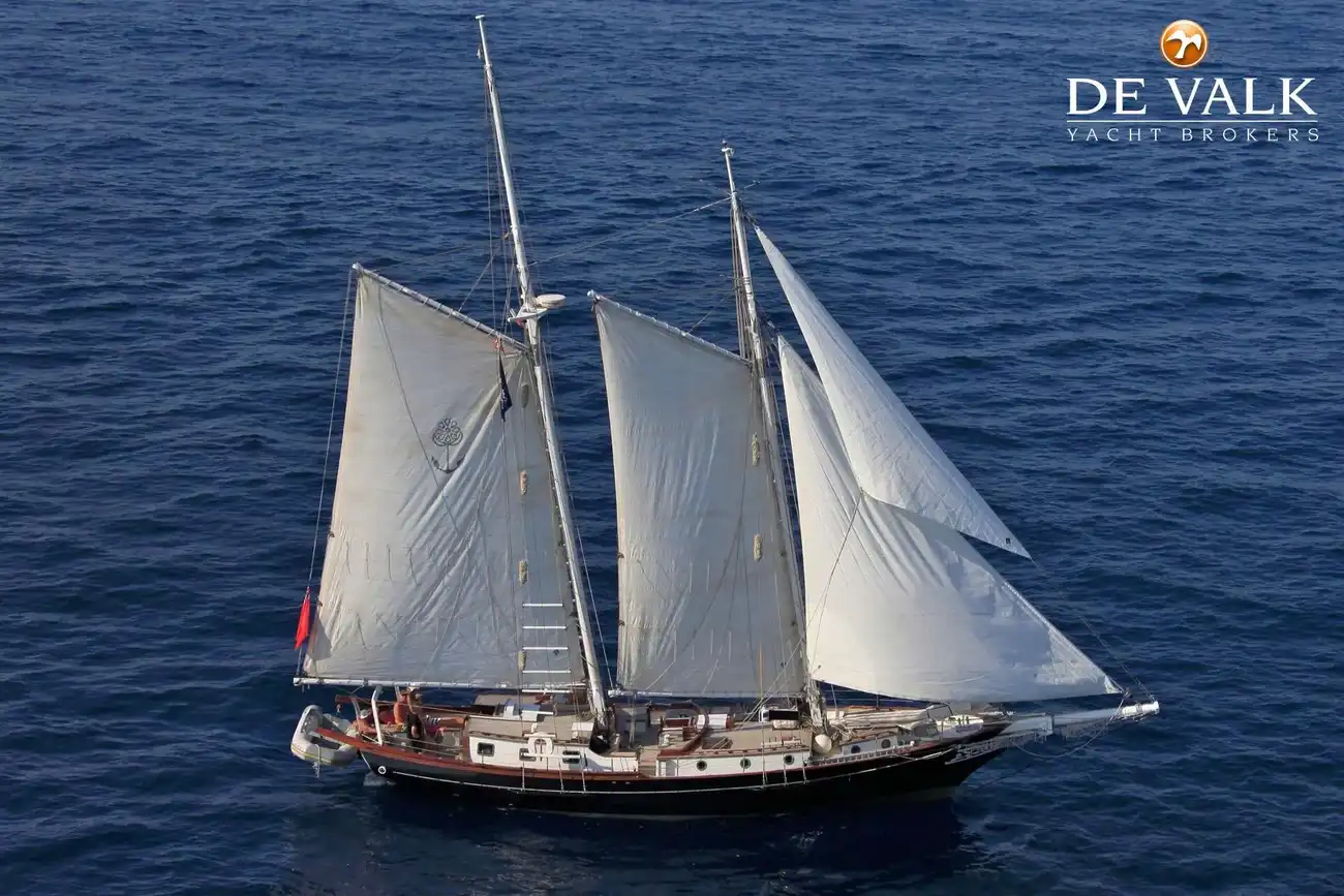 Custom Schooner Sitting Bull 19.80