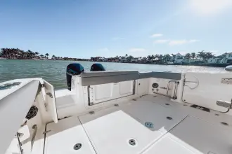 Thumbnail von Boston Whaler 330 Outrage