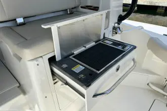 Thumbnail von Boston Whaler 405 Conquest