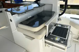 Thumbnail von Boston Whaler 405 Conquest