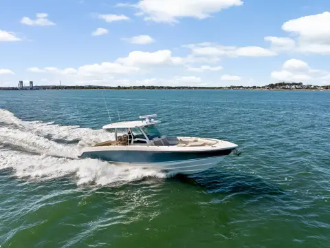 Boston Whaler 380 Outrage