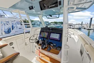 Thumbnail von Boston Whaler 380 Outrage
