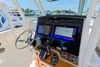 Thumbnail von Boston Whaler 380 Outrage