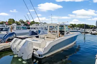 Thumbnail von Boston Whaler 380 Outrage