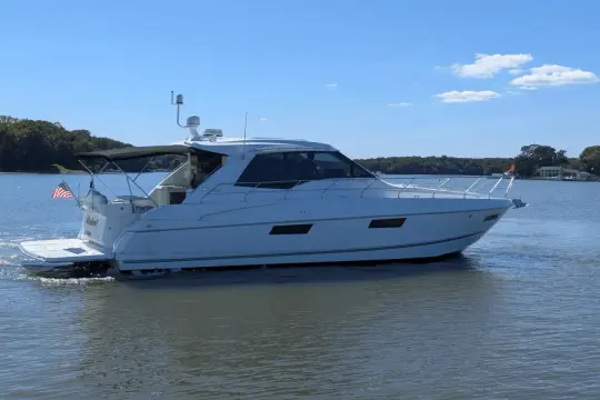 Cruisers Yachts 48 Cantius
