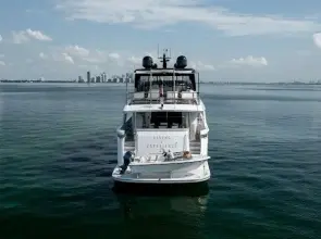 Thumbnail von Hatteras 	100 Motor Yacht  Living the Experience