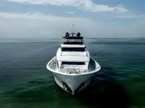 Thumbnail von Hatteras 	100 Motor Yacht  Living the Experience