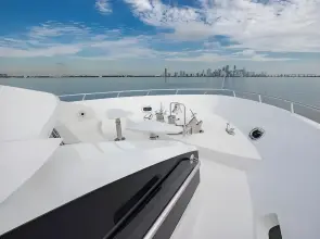 Thumbnail von Hatteras 	100 Motor Yacht  Living the Experience