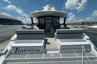 Thumbnail von Cruisers Yachts 390 Express Coupe