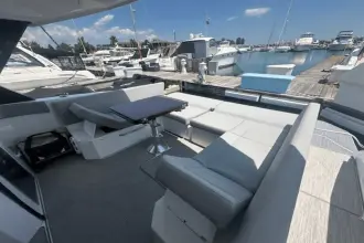 Thumbnail von Cruisers Yachts 390 Express Coupe
