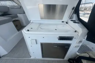 Thumbnail von Cruisers Yachts 390 Express Coupe