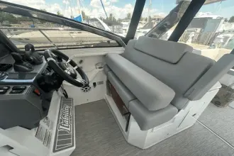 Thumbnail von Cruisers Yachts 390 Express Coupe