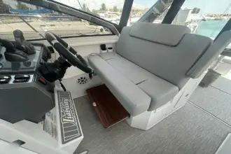 Thumbnail von Cruisers Yachts 390 Express Coupe