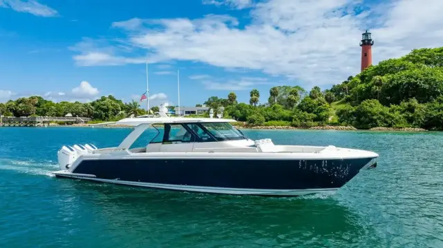 Tiara Yachts 48LS