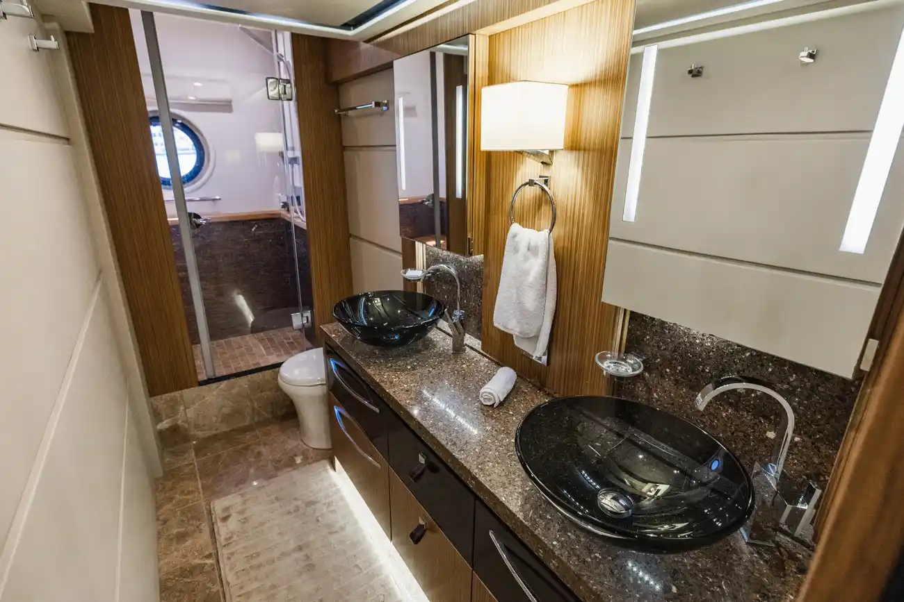 Sea Ray L650 Fly Myśli, że to jego