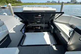 Thumbnail von Cruisers Yachts 38 GLS OB