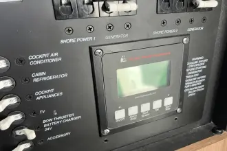 Thumbnail von Boston Whaler 345 Conquest