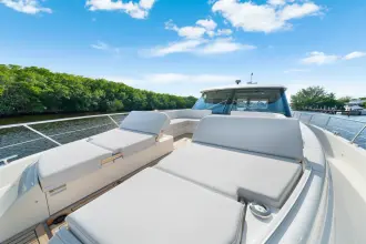 Thumbnail von Riviera 6800 Sport Yacht