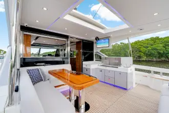 Thumbnail von Riviera 6800 Sport Yacht