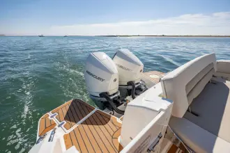 Thumbnail von Boston Whaler 320 Vantage