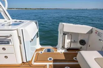 Thumbnail von Boston Whaler 320 Vantage