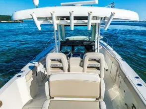 Thumbnail von Boston Whaler 330 Outrage