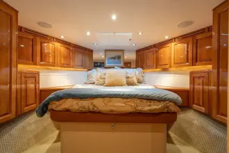 Thumbnail von Hatteras 80 Enclosed Bridge Skylounge Royal Reelin