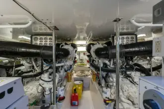 Thumbnail von Hatteras 80 Enclosed Bridge Skylounge Royal Reelin