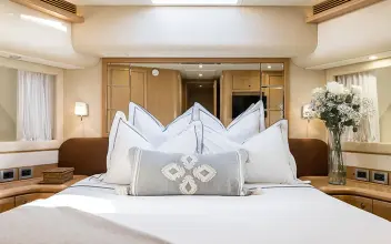 Thumbnail von Ferretti Yachts 830 ONYX