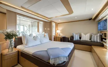 Thumbnail von Ferretti Yachts 830 ONYX