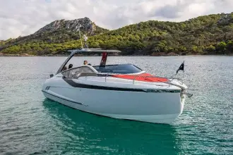 Thumbnail von Fairline F Line 33 Outboard New Cockpit Layout