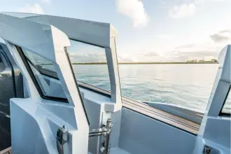 Thumbnail von Fairline F Line 33 New Cockpit Layout