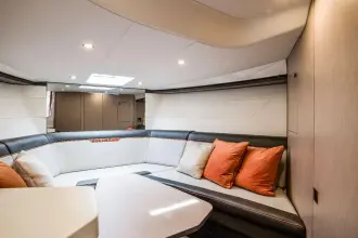 Thumbnail von Fairline F Line 33 New Cockpit Layout