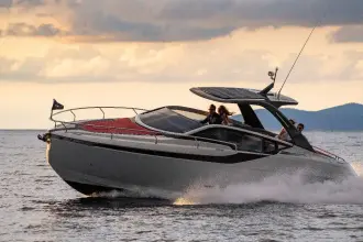 Thumbnail von Fairline F Line 33 New Cockpit Layout