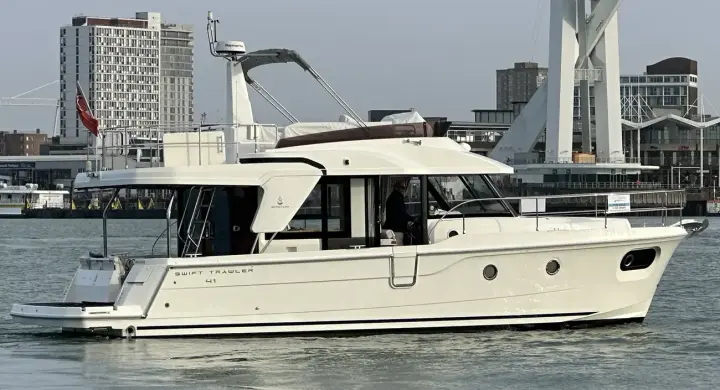 Beneteau Swift Trawler 41 Flybridge