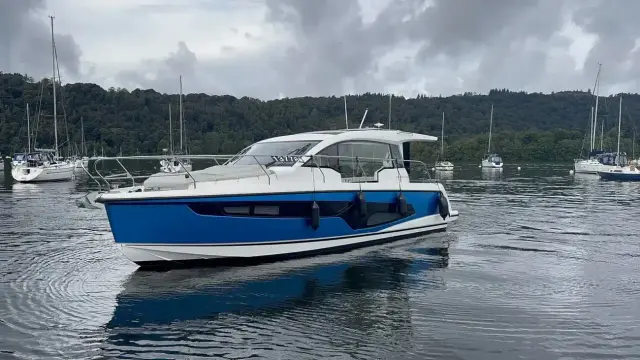 Sealine C335