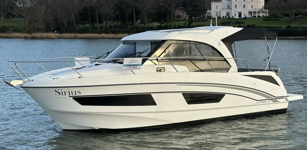 Beneteau Antares 9