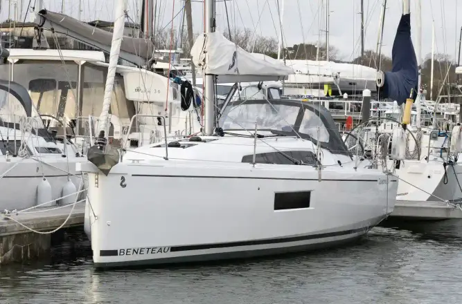 Beneteau Oceanis 30.1 Pure Drive