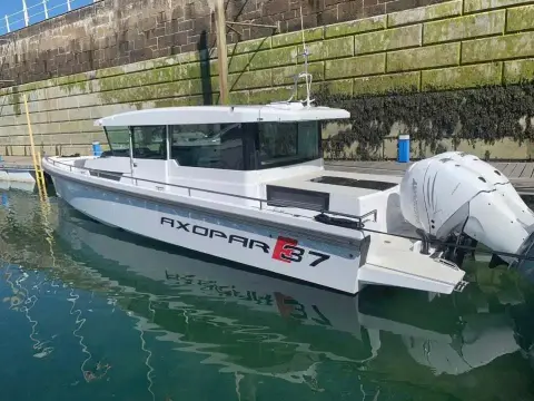 Axopar 37 Sport Cabin