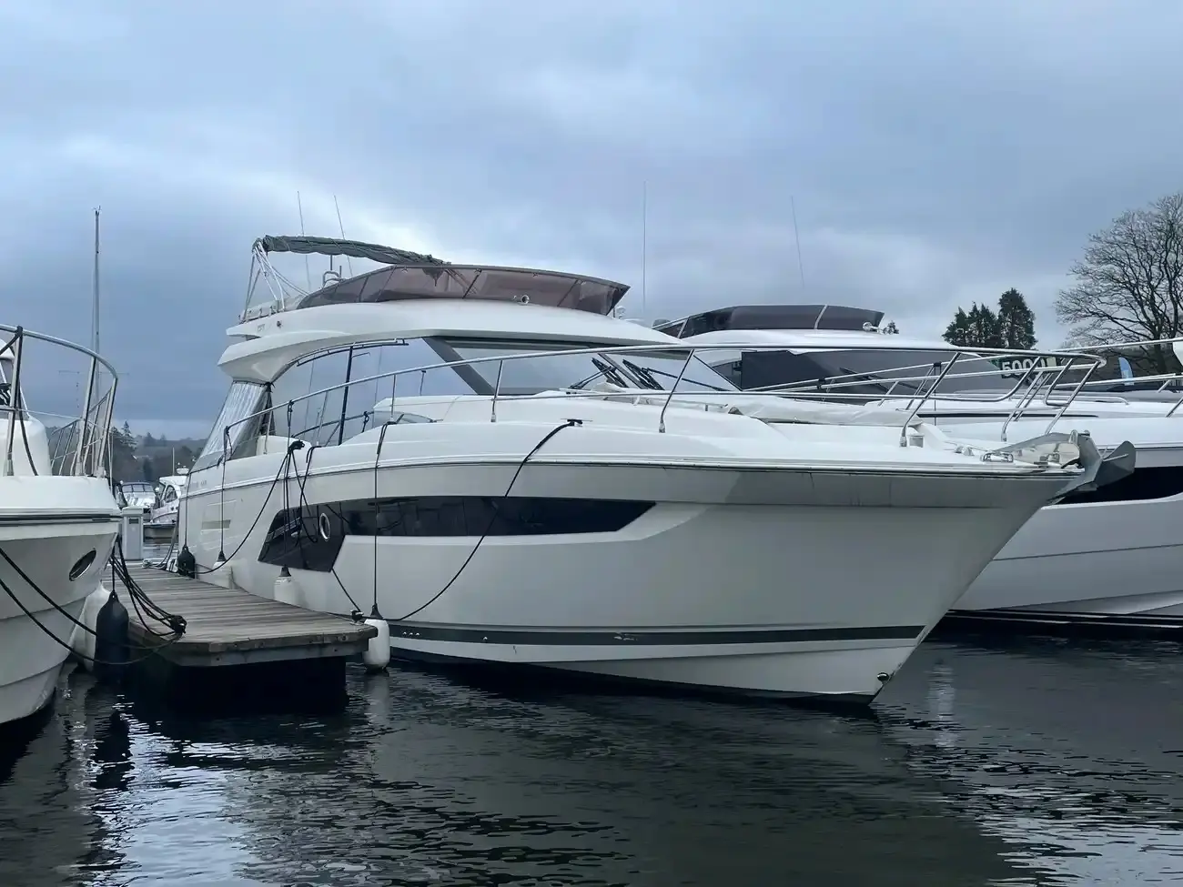 Jeanneau 520 flybridge