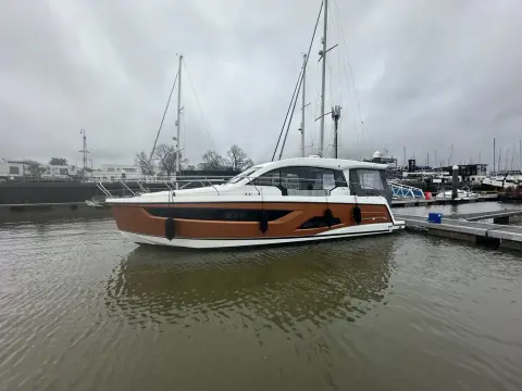 Sealine C390 New Listing