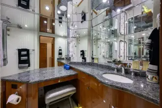 Thumbnail von Hatteras 80 Enclosed Bridge Skylounge SAPPHIRE