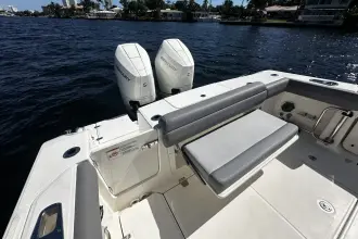 Thumbnail von Boston Whaler 330 Outrage