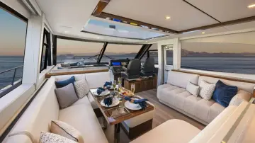 Thumbnail von Riviera 6800 Sport Yacht