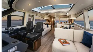 Thumbnail von Riviera 6800 Sport Yacht